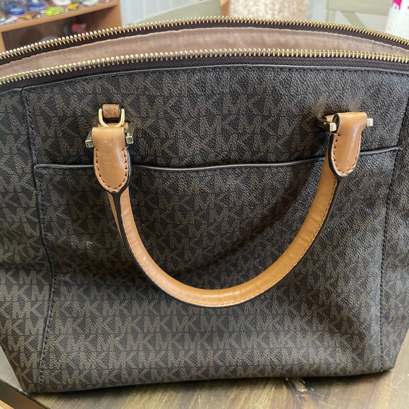 Brown leather Michael Kors handbag. - Picture 2 of 4